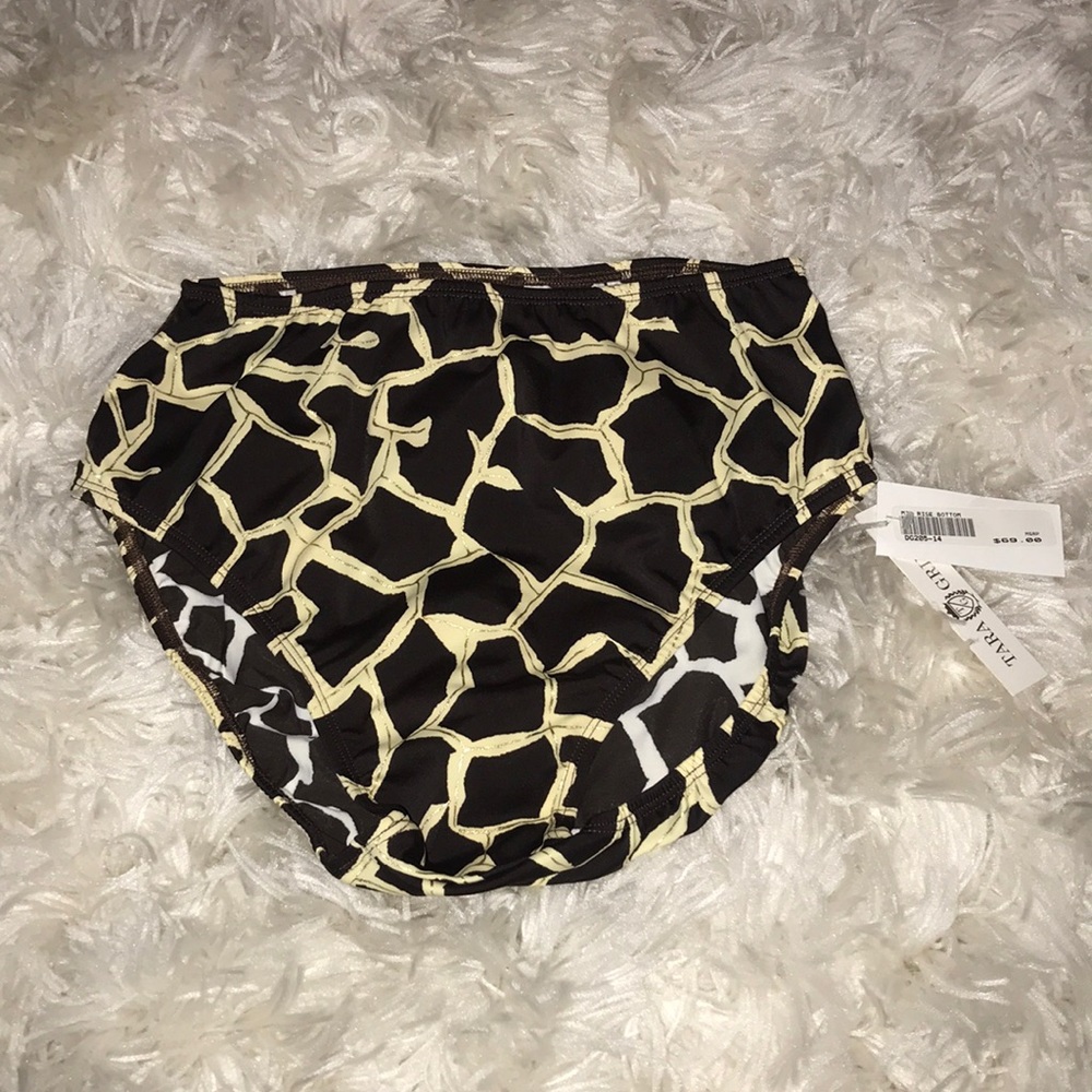 Tara Grinna giraffe print bottom 🦒